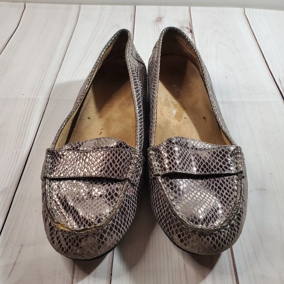 Vionic Flats Loafers 9 Womens Comfort Shoes Silver Gray Metallic Leather Slip On - Picture 2 of 10